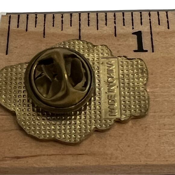 Santa Claus Lapel Pin Red White Gold Enamel Holiday Christmas Brooch Hat Pin - Picture 3 of 3